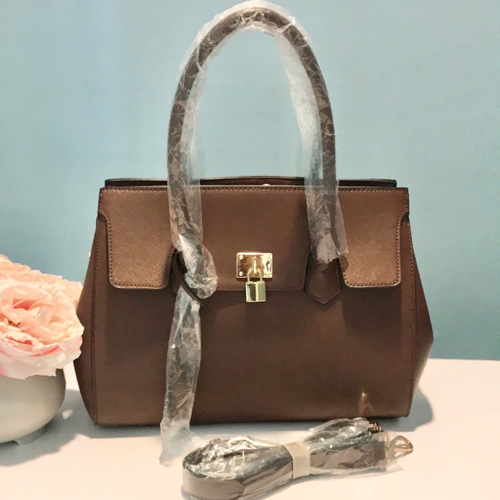 La Terre Fashion large handbag in chocolate.
